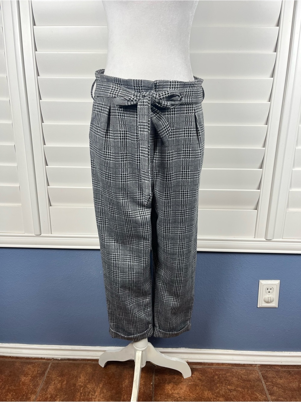 Fate + Fortune Gray Plaid Tie-Waist Straight Leg Pants Size Small office core